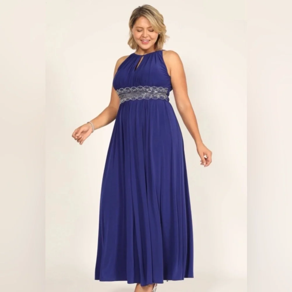 Plus Dress - Picture 3 of 12